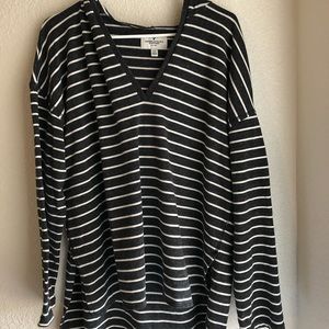 AEO Lightweight V-neck Hoodie